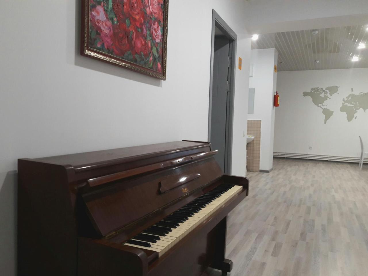 Jules Verne Hostel Tasjkent Eksteriør bilde